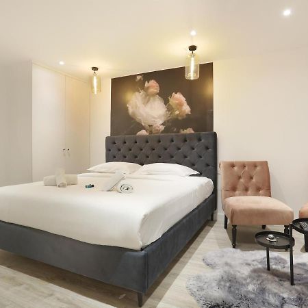 Rent A Room - Apartment St Honore ปารีส ภายนอก รูปภาพ